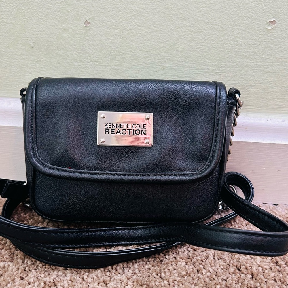 Kenneth Cole Reaction Small Crossbody Bag
